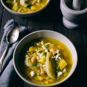 fänkålsgryta med saffran potatis och purjolök på en skål